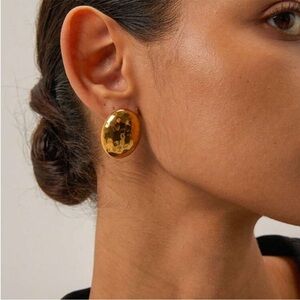 Gold geo stud earrings N410